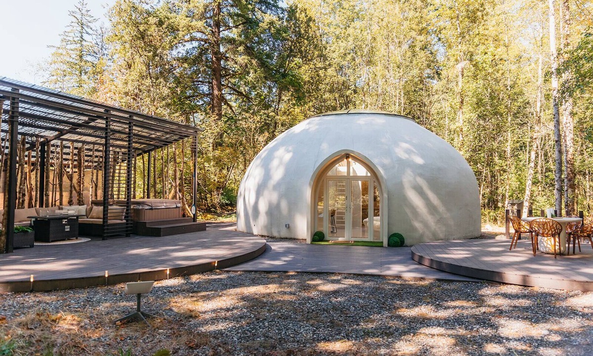 Glacier Cabin | The Skyview Dome with a hot tub and sauna