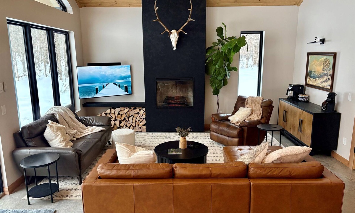 Empire House | The Sleeping Bear Hemma