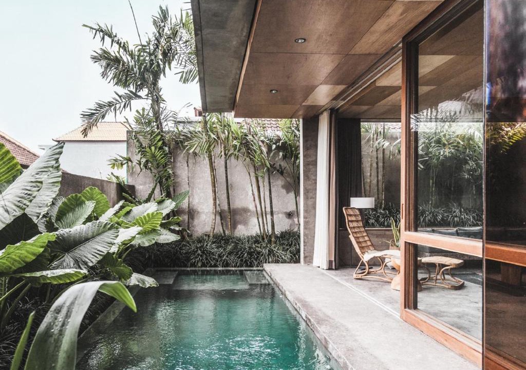 Batu Bolong Hotel | The Slow