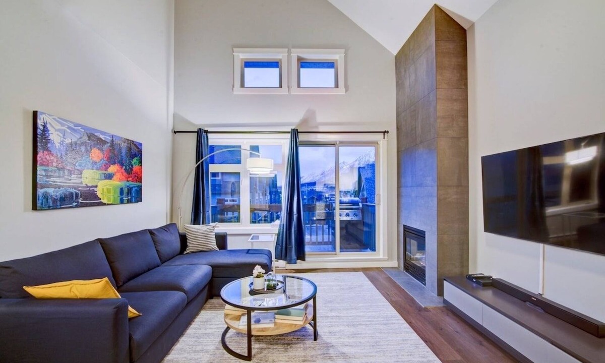 Canmore Condo | The Solstice Loft -2 Bed/2 Bath Luxurious Penthouse