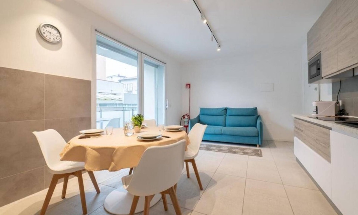 Caorle Apartment | The Space🏖️ Welcome to your seaside home in Caorle!Imagine waking up to the scent of the sea, sipping a coffee at dawn on your private terrace, and diving into the pool under the summer sky while the sun caresses your skin… ✨🌊 The Dream Apart