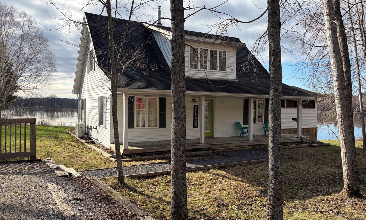 Sables-Spanish Rivers House | The Spanish River Hideaway | Cozy Waterfront Escape | World-Class Fishing