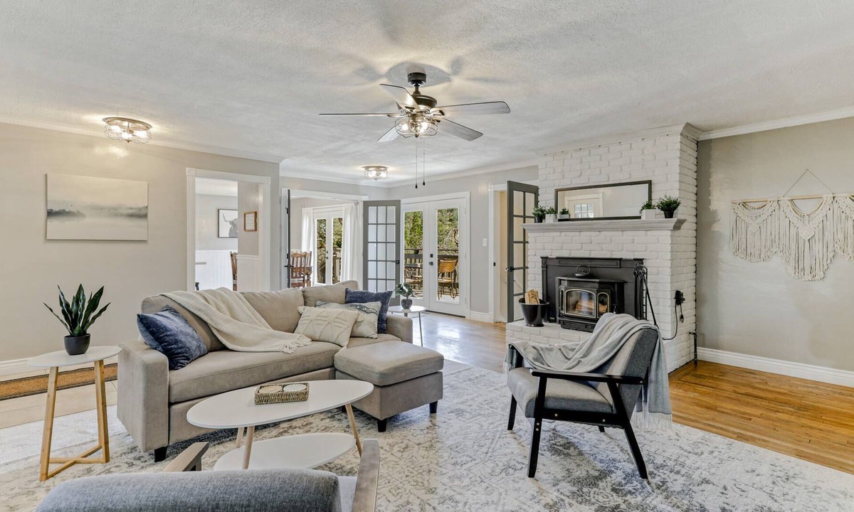 Redding House | The Spero Château : Comfortable & Spacious 30Day+