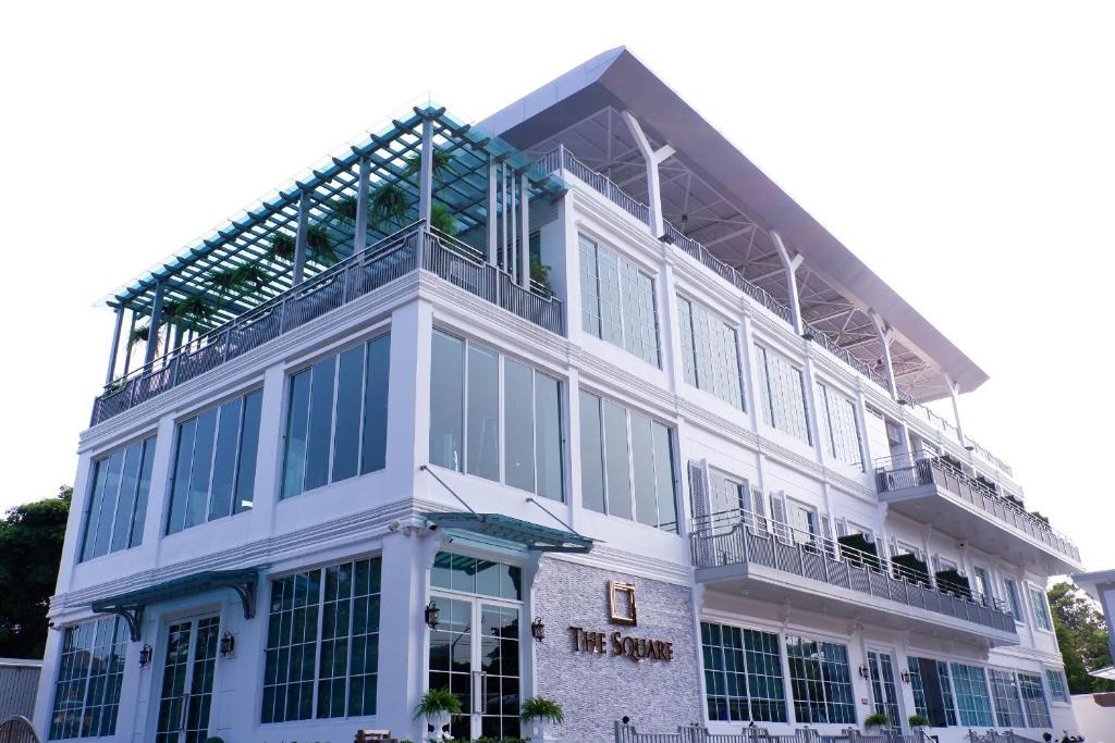 Bang Chak Hotel | The Square 101