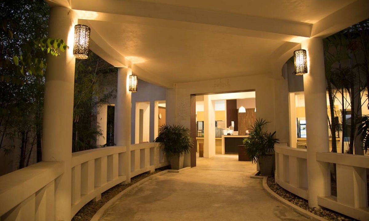 Nikhom Phatthana Hotel | The Square Rayong