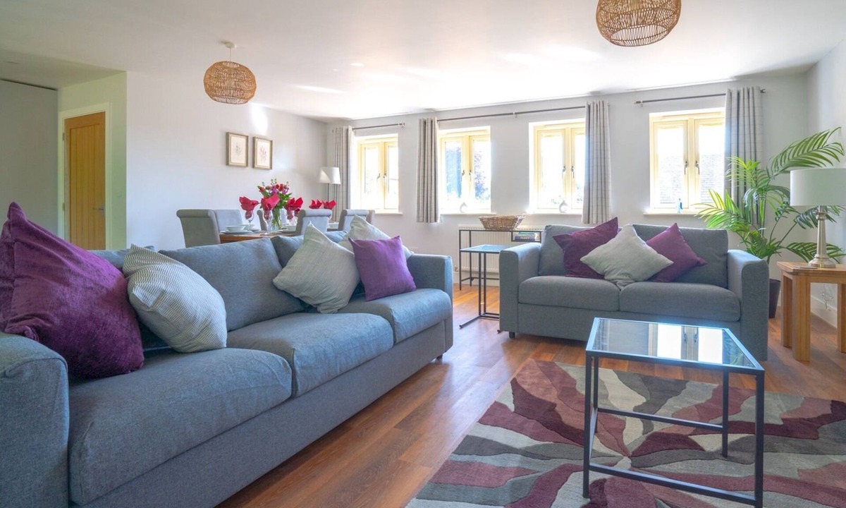 Ebrington House | The Stables - Stylish cottage | hot tub | parking - Pass the Keys