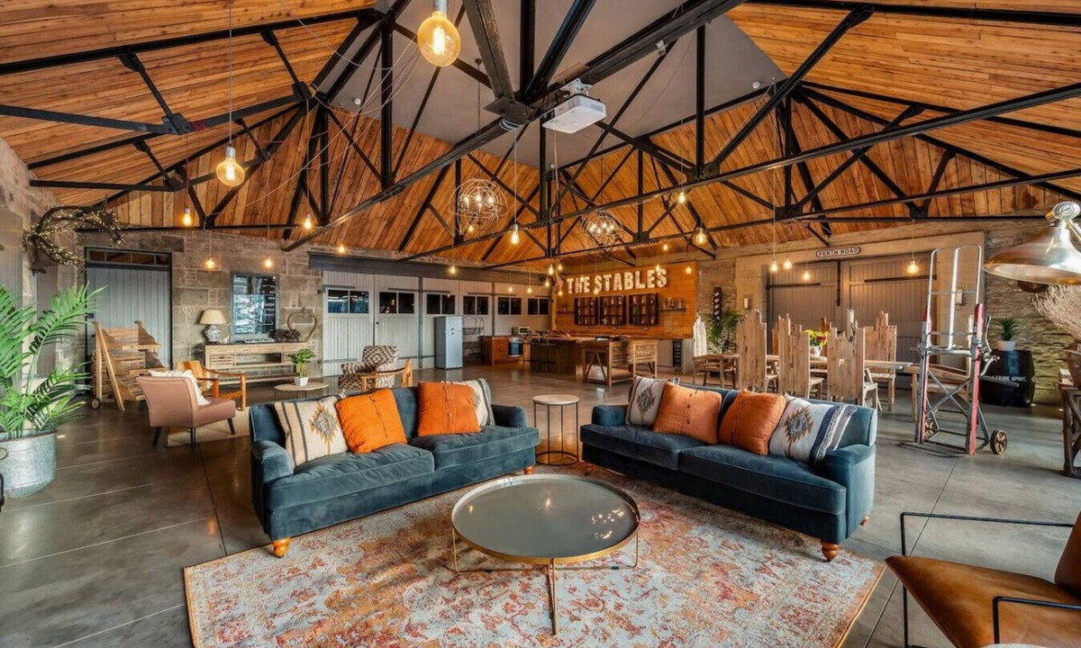 Glenisla Villa | The Stables - unique conversion with hot tub!