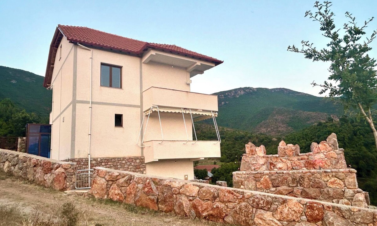 Korce Villa | The Stone Cavern Novaku Duplex Greenery View BBQ Area Garden