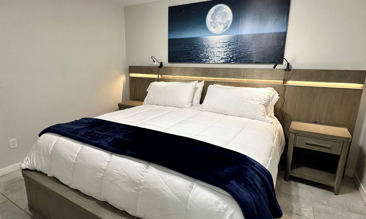 Lakeland Apartment | The Studio Collection