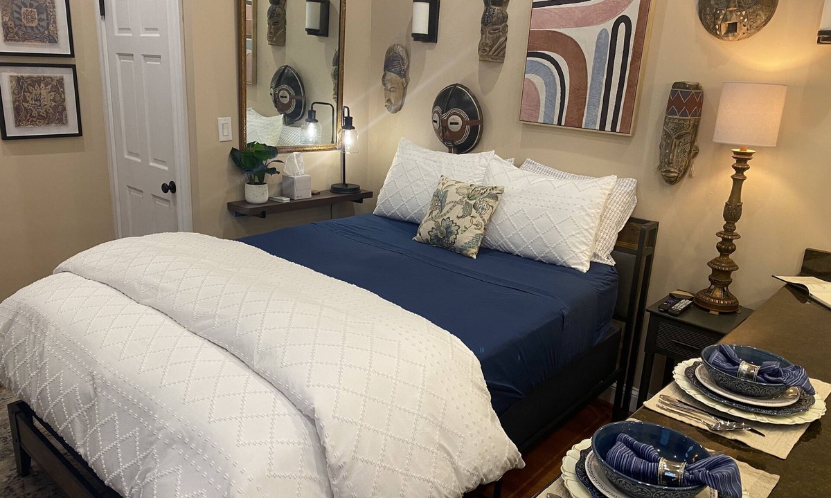 Church Hill Apartment | The Studio@ Eanes Drug-Heart of the Historic District