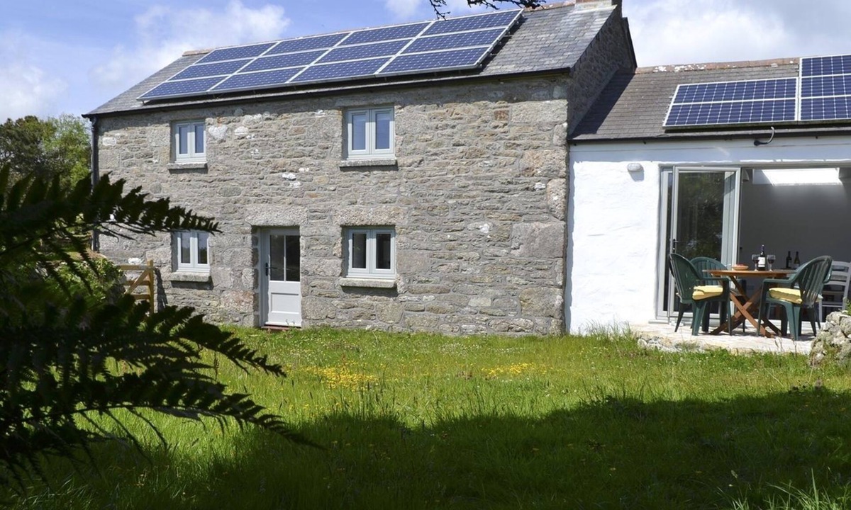Saint Erth Praze Cottage | THE STUDIO, pet friendly, with open fire in Rinsey Cove