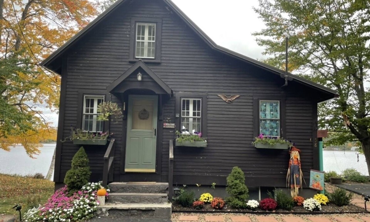 Gilmanton Cottage | The Sunset Place