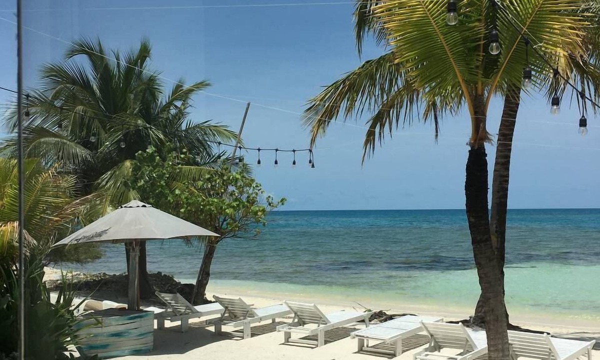 Dhiffushi House | The Sunset Villa