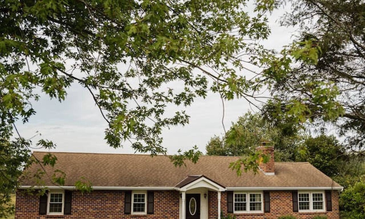 Parkesburg House | The Sunsets Overlook