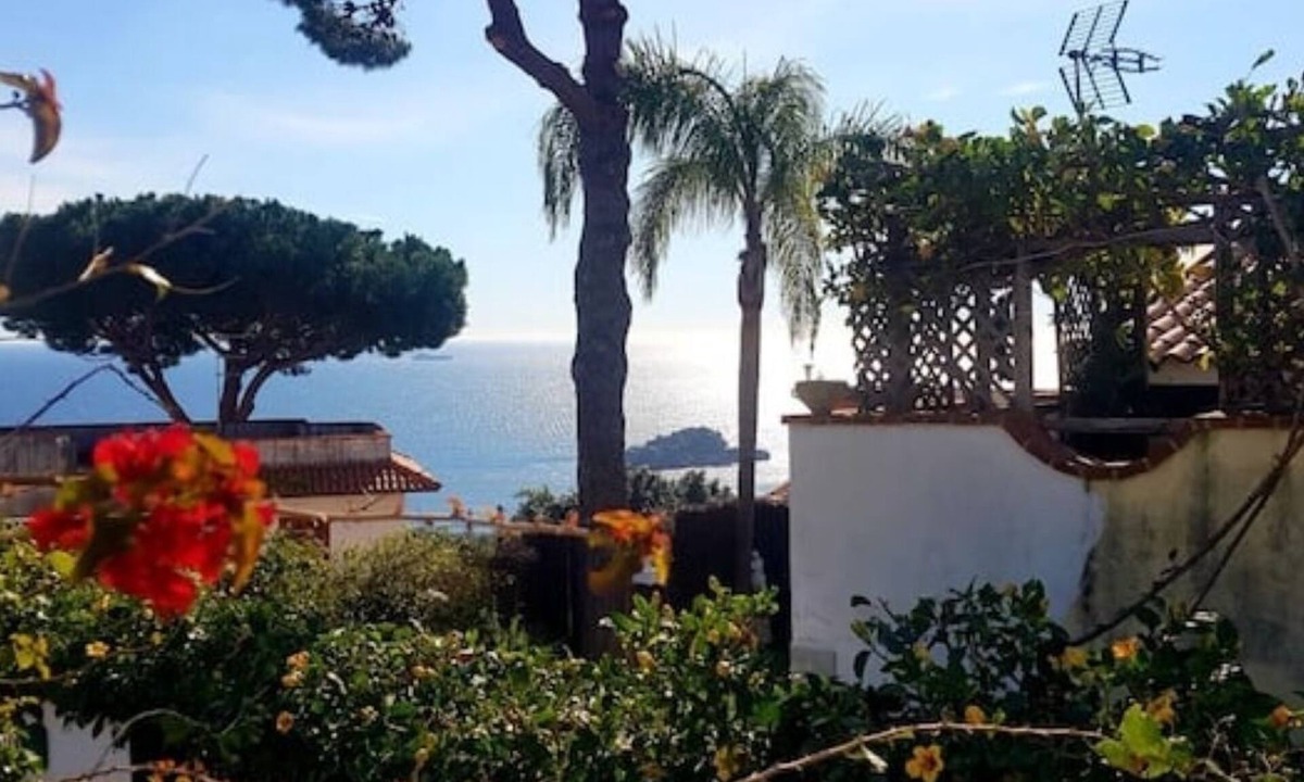 Aci Catena House | The sweet notes