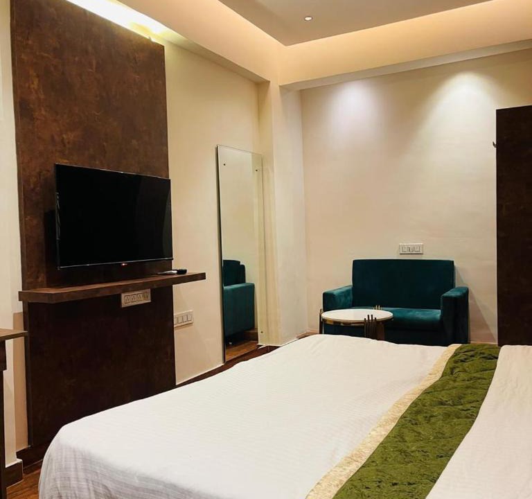 Pulikeshi Nagar Hotel | The Taaj Comforts
