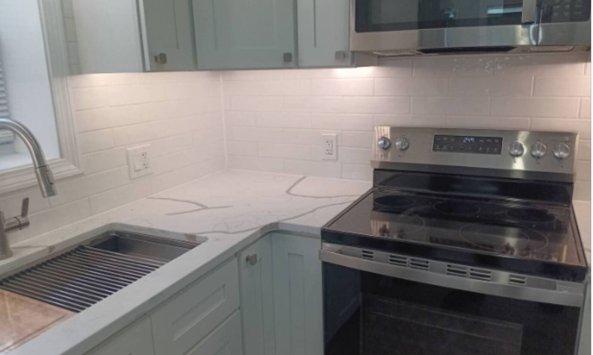 Mount Pleasant Apartment | The Tiny-Lux at Atwells Ave Laundry APT. Parking