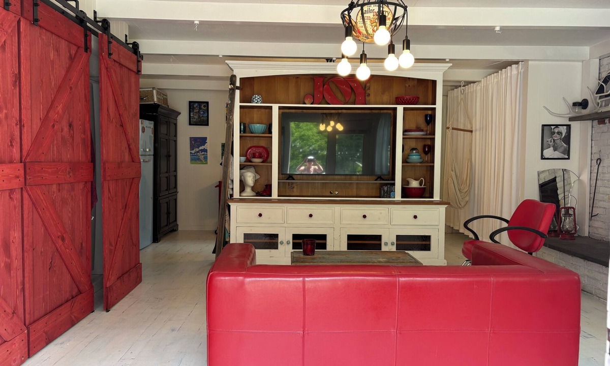 Brewster Apartment | The Tipsy Gypsy - Studio Apartment