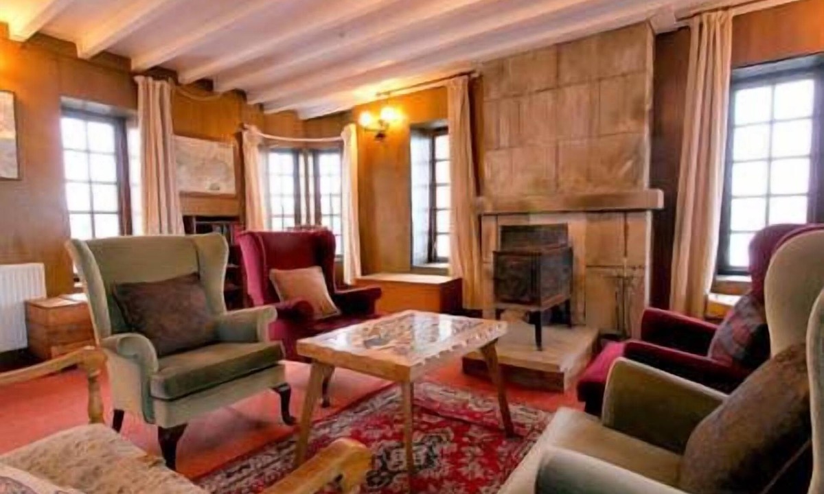 Airth House | The Tower at Plane Castle-Sleeps 4-Pets Ok-Parking