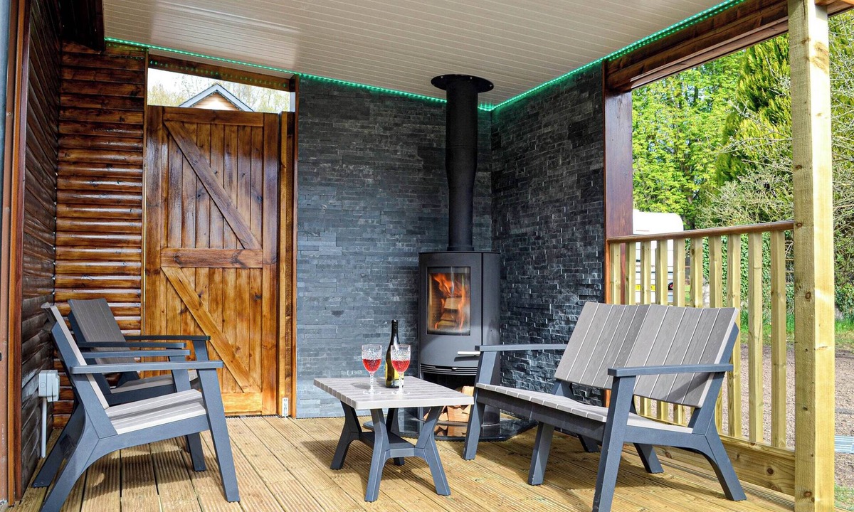 Mouswald Cottage | The Tranquil Orchard - Woodpecker-UK31339