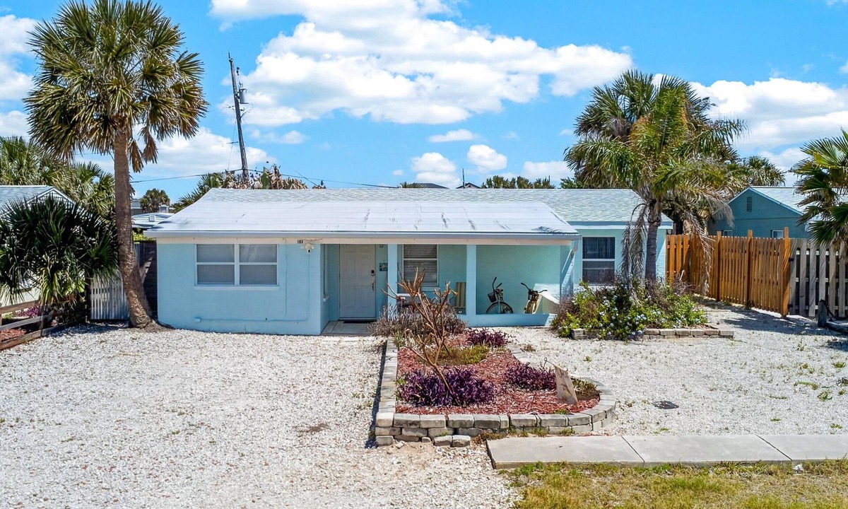 Roberta Heights House | The Turtle House | Pet-Friendly + 5-Min Walk to Beach