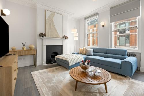 Chinatown Apartment | The Urban Atelier in Piccadilly-Soho