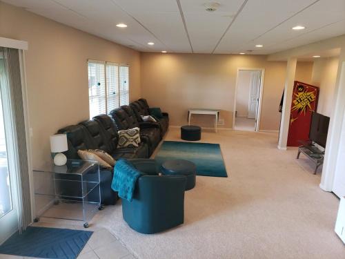 Bolingbrook Apartment | The Valley View 2 Bedroom Suite with Kit and Private Entry