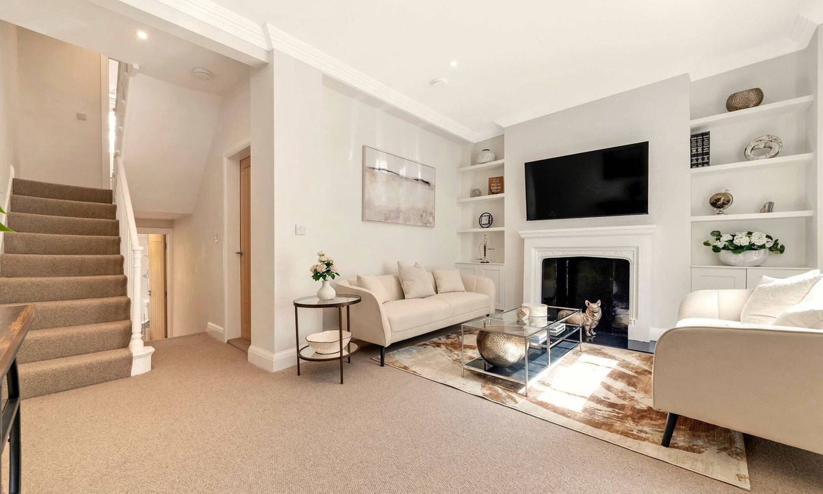 Belgravia Condo | The Victoria Villa by Madestays