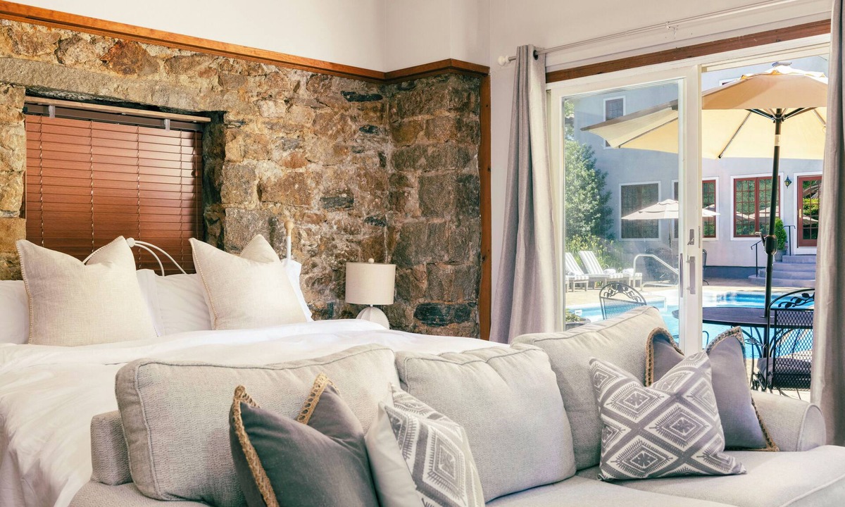 Westerly Bed & Breakfast | The Villa Bed & Breakfast
