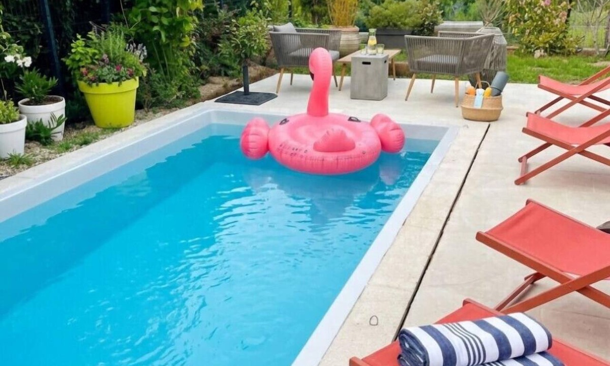 Truchtersheim House | The Villa of the Vines: Pool & Jacuzzi