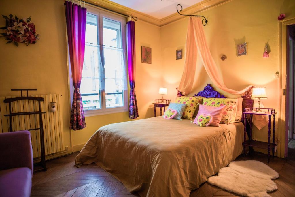 Saint-Calais Apartment | The Vintage Bed and Broc'