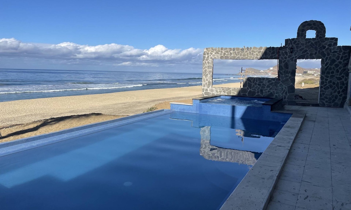 Cerritos Condo | The Wave Penthouse Condo @ Cerritos Beach, Beachfront with Pool/Spa