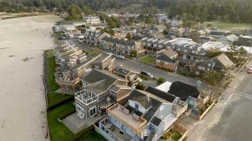 Downtown Cannon Beach Hotel | The Waves