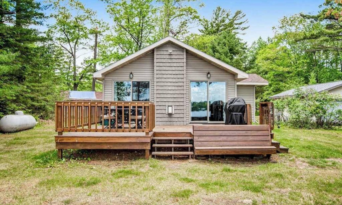 Tomahawk House | The Whispering Pines