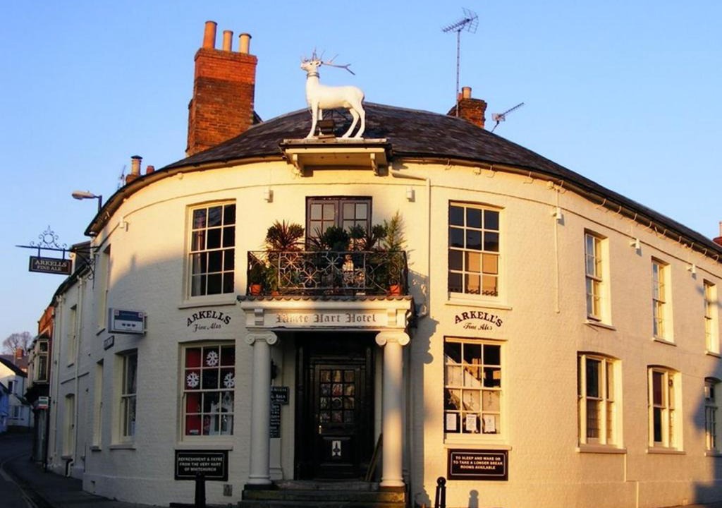 Whitchurch Hotel | The White Hart