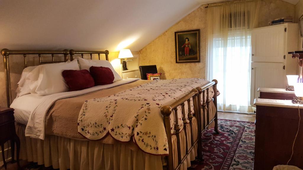 Cooperstown Bed & Breakfast | The White House Inn