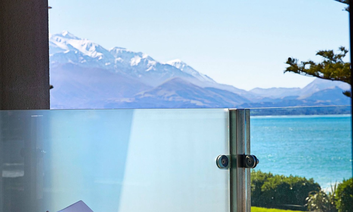 Kaikoura Hotel | The White Morph - Heritage Collection