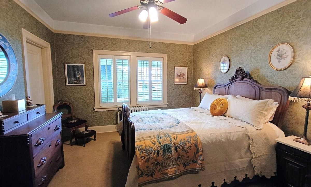 Altamont Bed & Breakfast | The Whitetail - Celebrating Wildlife Conservation