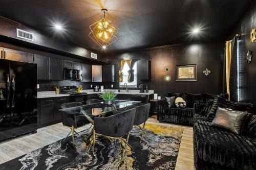 Florida Area Apartment | The Who Dat House, Luxury 5BR Near FQ