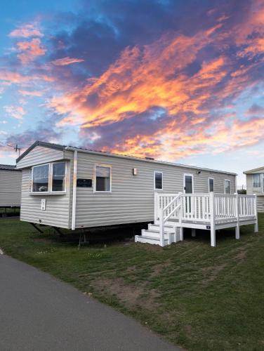 Eyemouth House | The Willow Caravan Cliff Top Coastal Retreat at Eyemouth Holiday Park Sleeps 6 Near Beach
