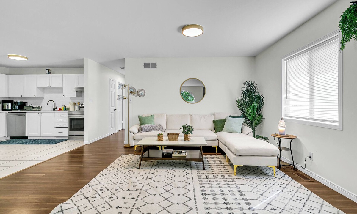 Woodslee House | The Windsor Two Level Retreat