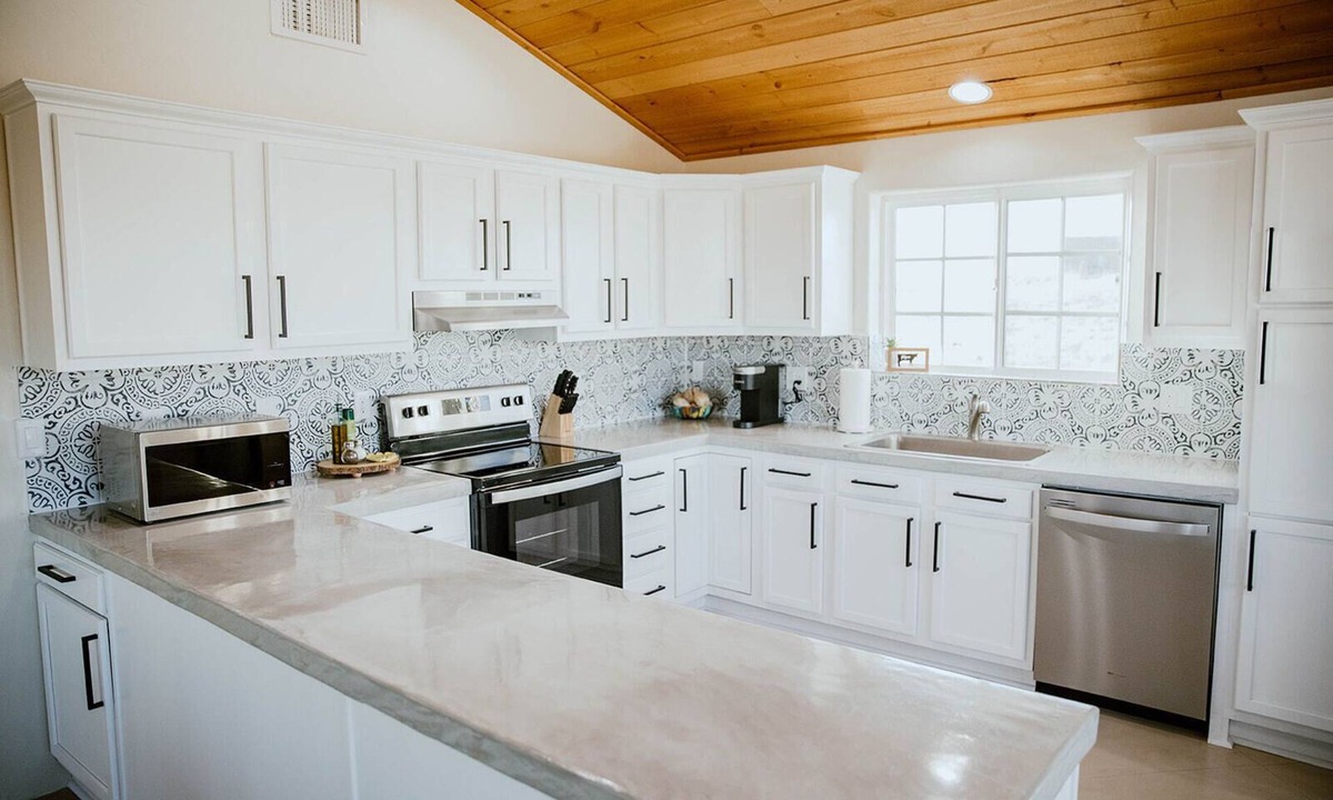 Sonoita House | The "Wine Down" Lodge