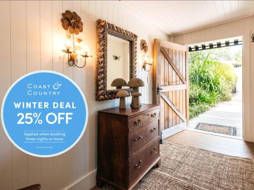 Omiha House | The Winemaker's Cottage - Coast & Country