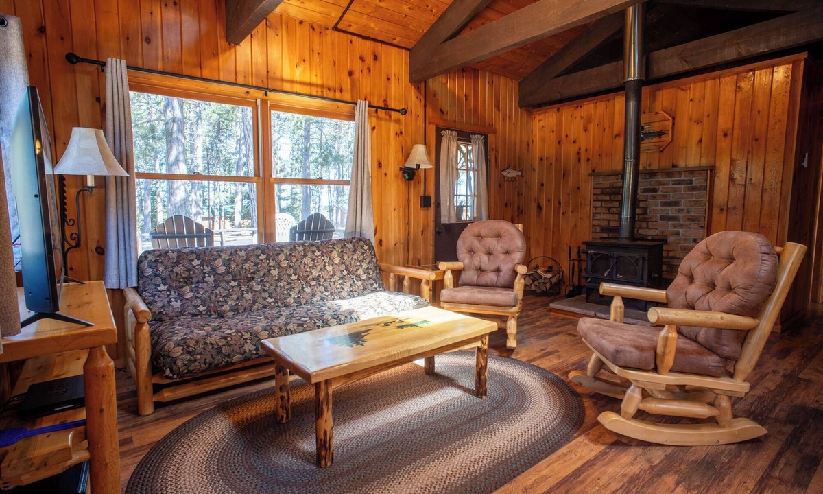 Babbitt Cabin | The Wolf Cabin at Timber Bay