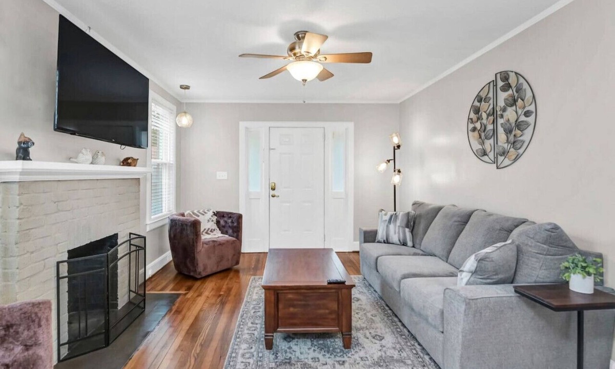 Forest Acres House | The Woodland Cottage | 3BR 1BA