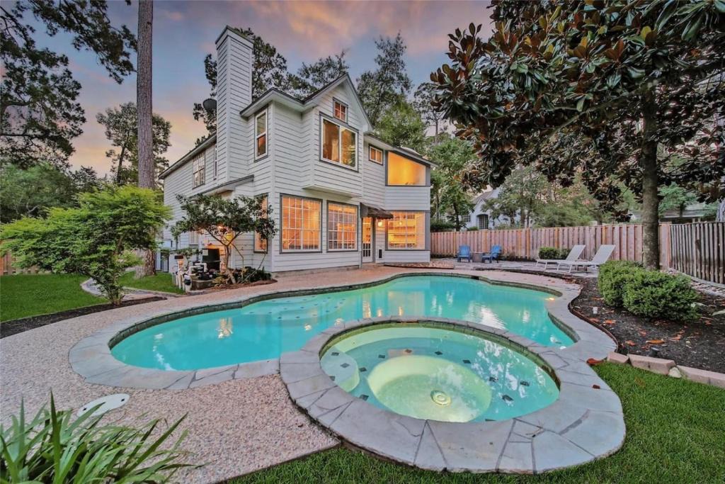 The Woodlands House | The Woodlands Gem with Heated Pool & Spa, EV Friendly, Baby Crib