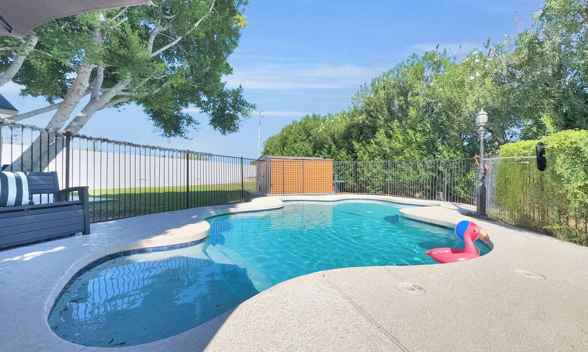 Mesa Apartment | The Zen Den Studio 1 Pool-Gym