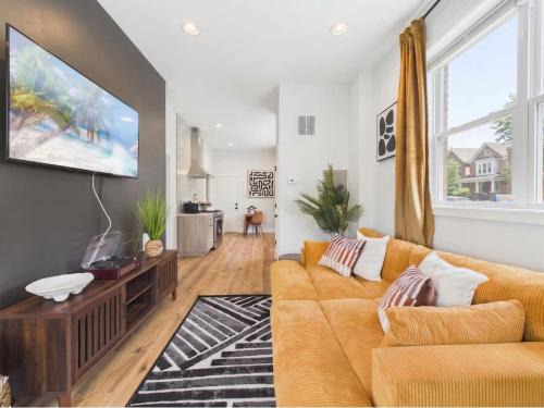 West Town Apartment | The Zen Duplex Two Private Suites for Groups