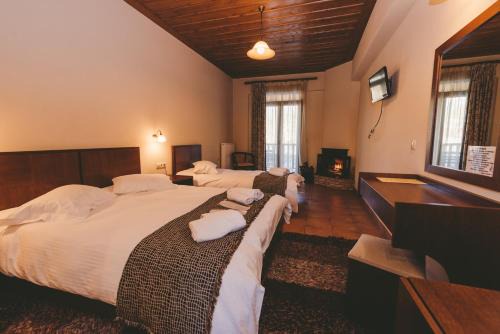 Vitina Hotel | Thea Mainalou