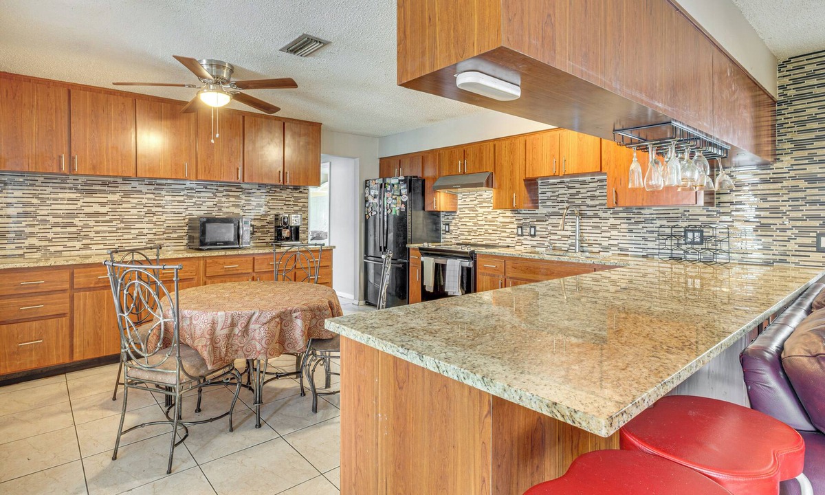 Fairvilla House | Theme Park Base! Suburban Home 14 Mi to Universal